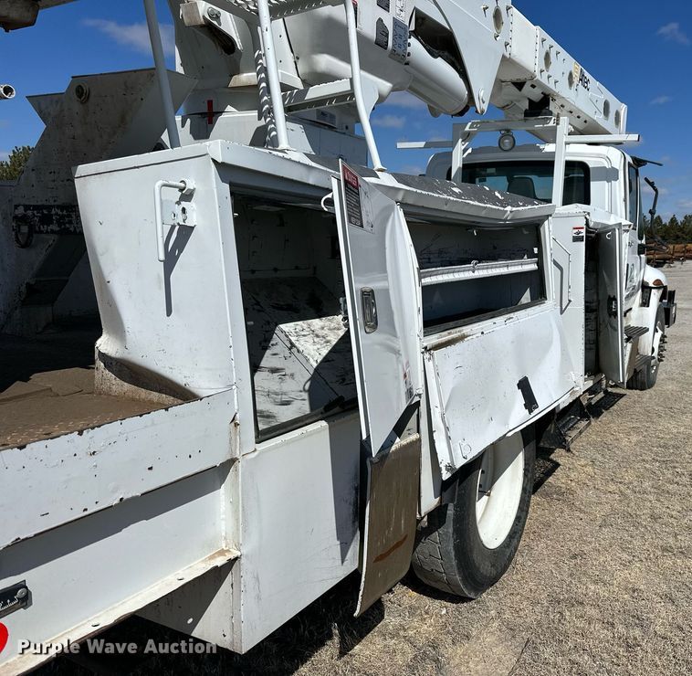 image for item LN9380 2014 International DuraStar 4300  bucket truck