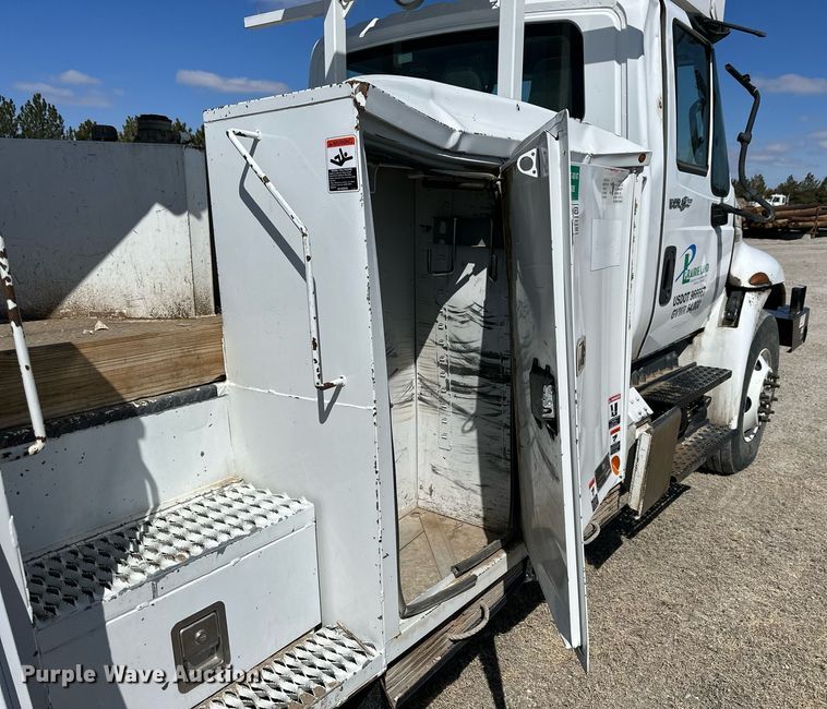 image for item LN9380 2014 International DuraStar 4300  bucket truck