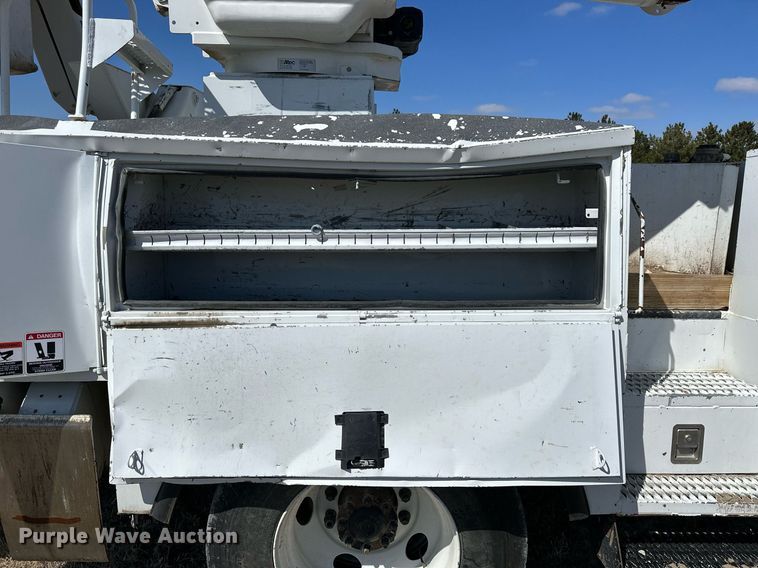 image for item LN9380 2014 International DuraStar 4300  bucket truck