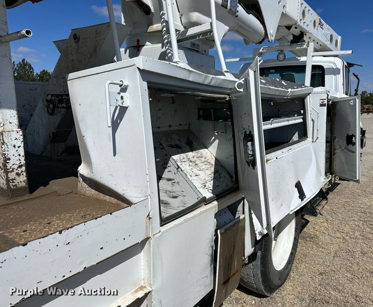 image for item LN9380 2014 International DuraStar 4300  bucket truck