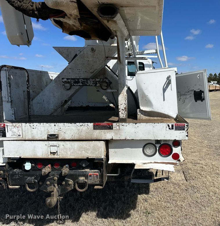 image for item LN9380 2014 International DuraStar 4300  bucket truck