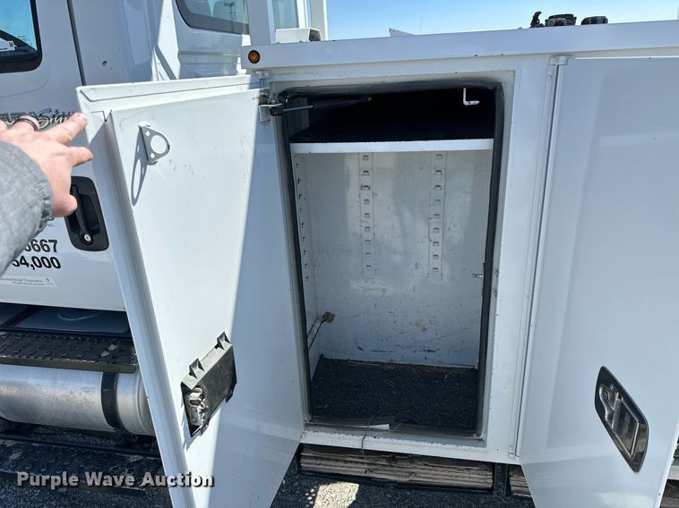 image for item LN9380 2014 International DuraStar 4300  bucket truck