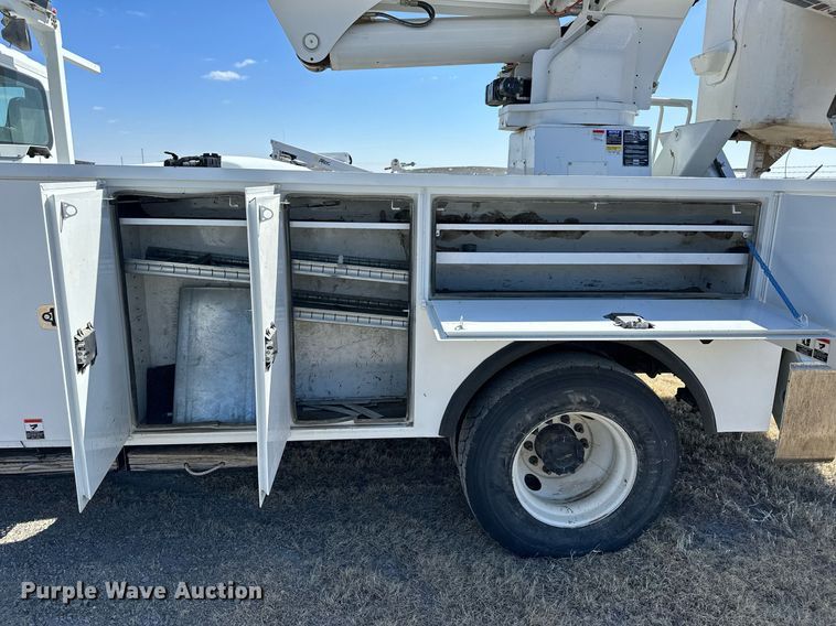 image for item LN9380 2014 International DuraStar 4300  bucket truck