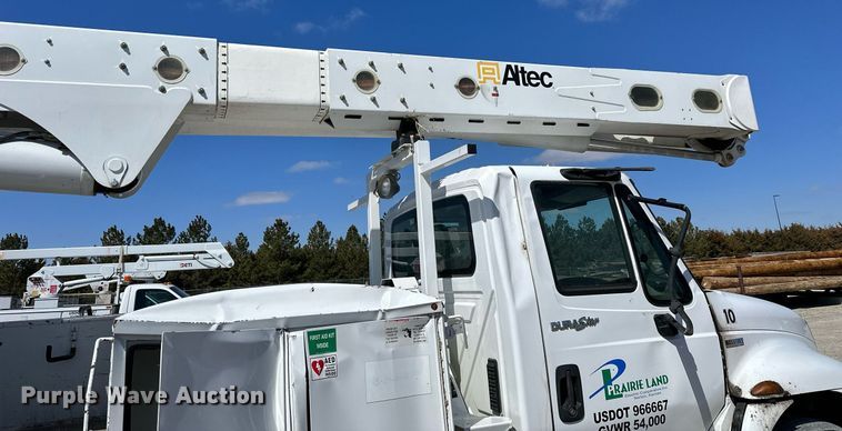 image for item LN9380 2014 International DuraStar 4300  bucket truck