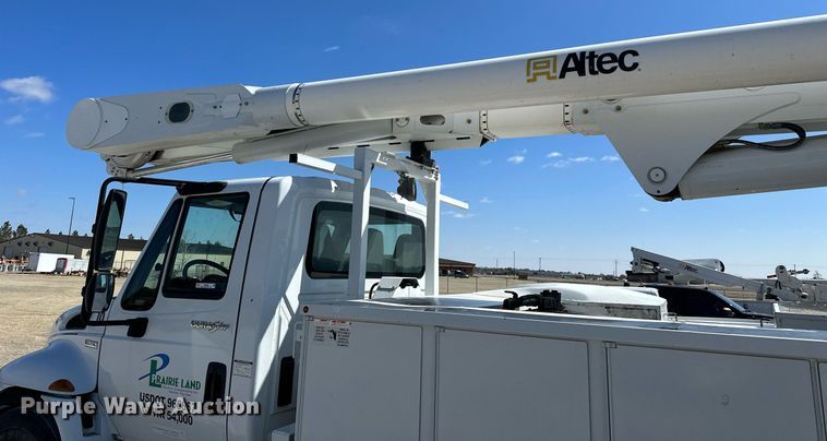 image for item LN9380 2014 International DuraStar 4300  bucket truck