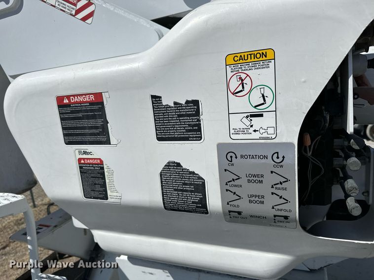 image for item LN9380 2014 International DuraStar 4300  bucket truck