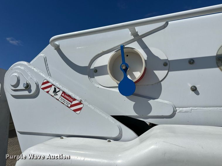 image for item LN9380 2014 International DuraStar 4300  bucket truck