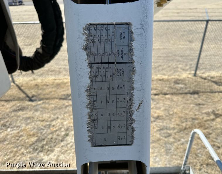 image for item LN9380 2014 International DuraStar 4300  bucket truck