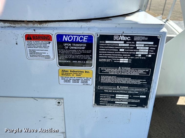 image for item LN9380 2014 International DuraStar 4300  bucket truck