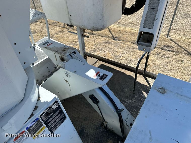 image for item LN9380 2014 International DuraStar 4300  bucket truck