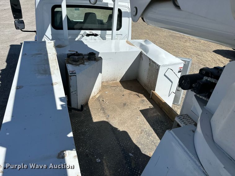 image for item LN9380 2014 International DuraStar 4300  bucket truck