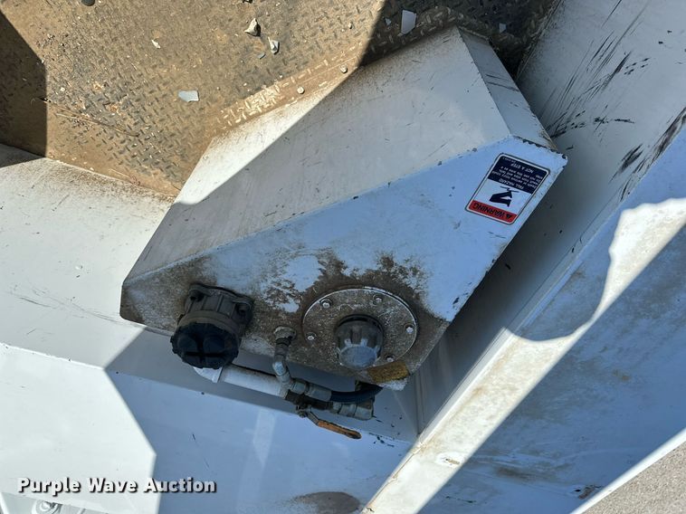 image for item LN9380 2014 International DuraStar 4300  bucket truck