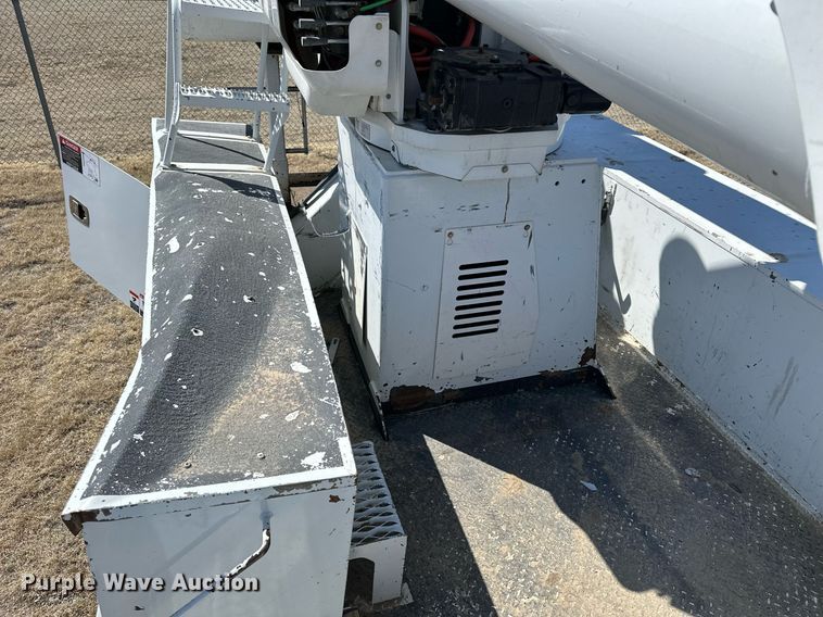 image for item LN9380 2014 International DuraStar 4300  bucket truck