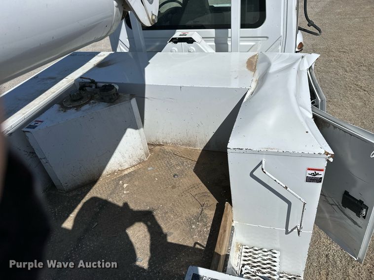 image for item LN9380 2014 International DuraStar 4300  bucket truck