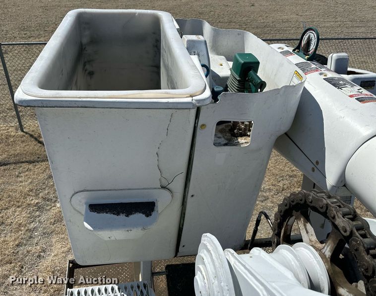 image for item LN9380 2014 International DuraStar 4300  bucket truck