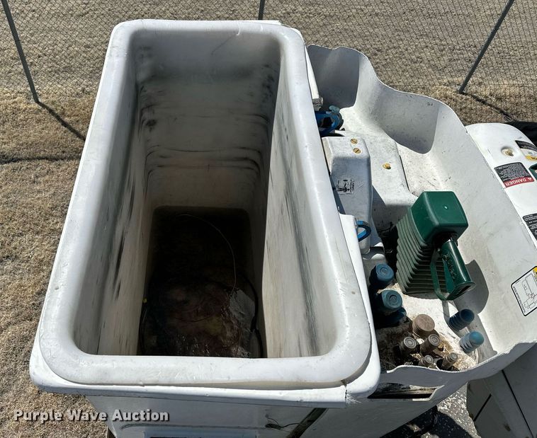 image for item LN9380 2014 International DuraStar 4300  bucket truck