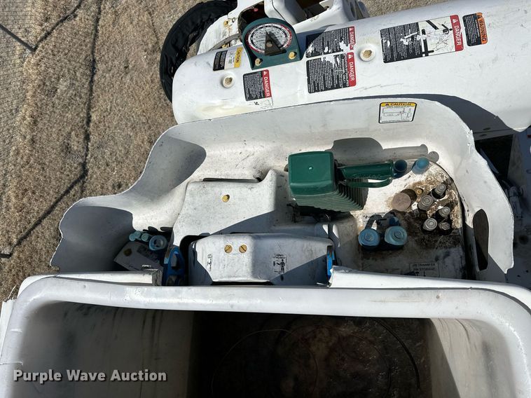 image for item LN9380 2014 International DuraStar 4300  bucket truck