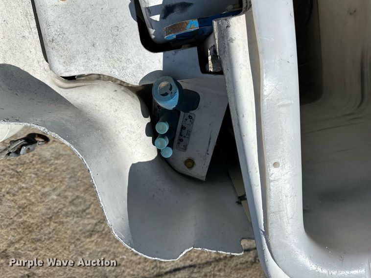 image for item LN9380 2014 International DuraStar 4300  bucket truck