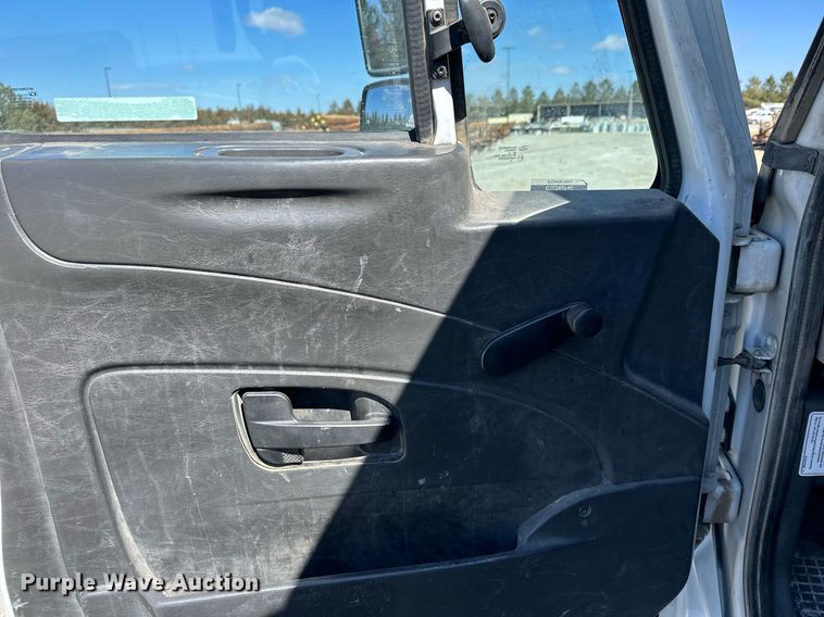 image for item LN9380 2014 International DuraStar 4300  bucket truck