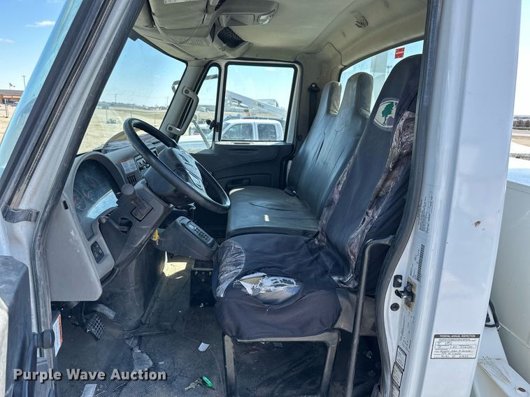 image for item LN9380 2014 International DuraStar 4300  bucket truck