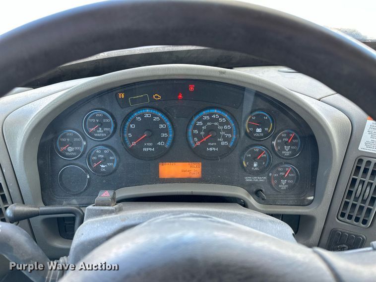 image for item LN9380 2014 International DuraStar 4300  bucket truck