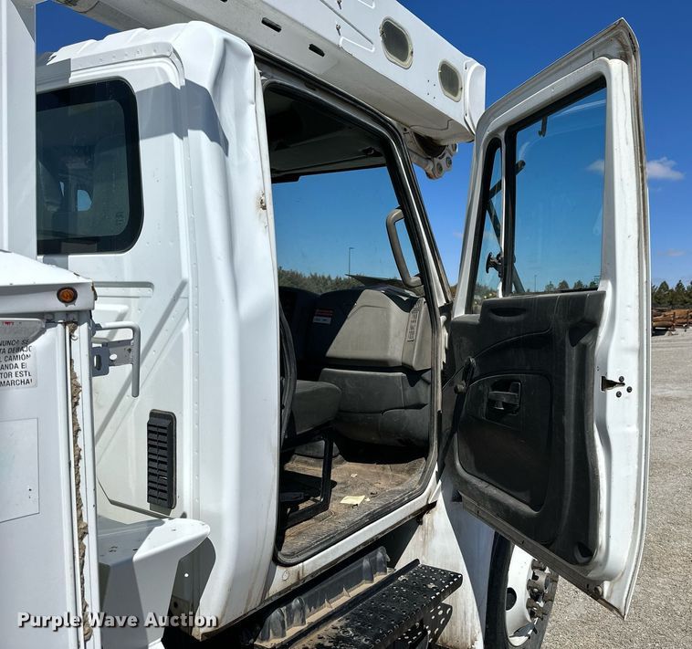 image for item LN9380 2014 International DuraStar 4300  bucket truck