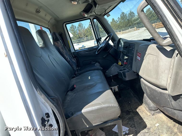 image for item LN9380 2014 International DuraStar 4300  bucket truck