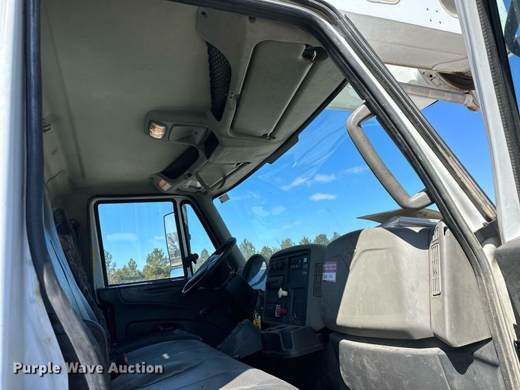 image for item LN9380 2014 International DuraStar 4300  bucket truck