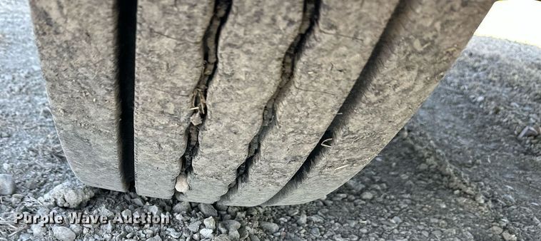 image for item LN9380 2014 International DuraStar 4300  bucket truck