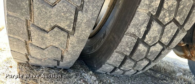 image for item LN9380 2014 International DuraStar 4300  bucket truck