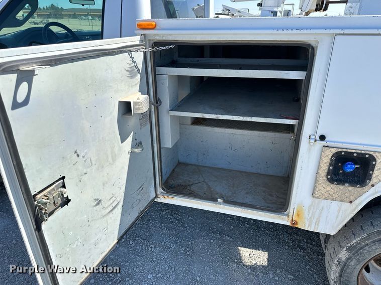 image for item LN9381 2014 Ford F450 Super Duty  bucket truck