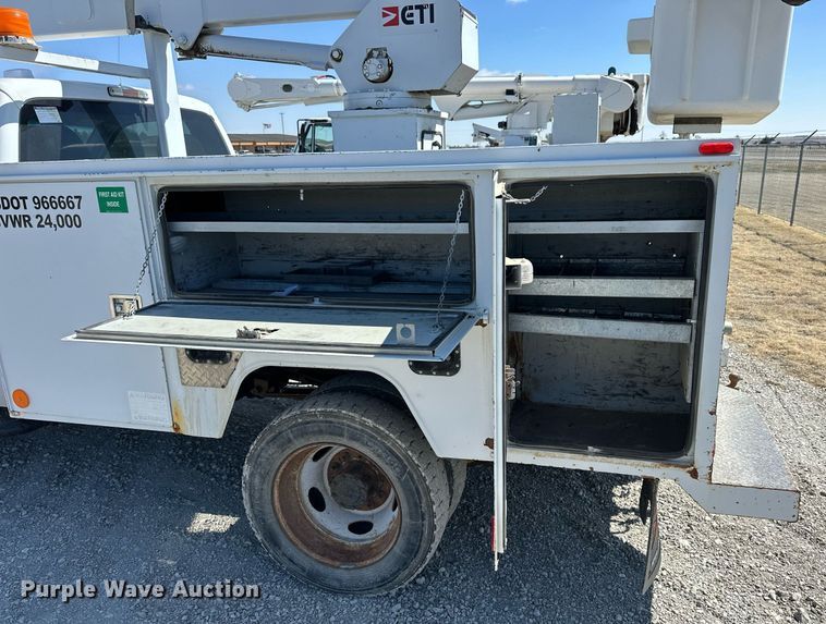 image for item LN9381 2014 Ford F450 Super Duty  bucket truck