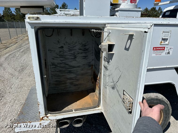 image for item LN9381 2014 Ford F450 Super Duty  bucket truck