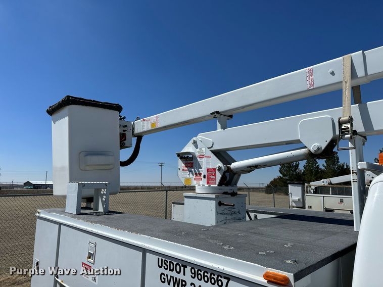 image for item LN9381 2014 Ford F450 Super Duty  bucket truck