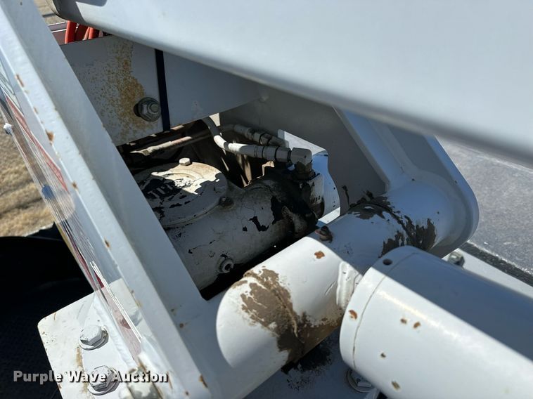 image for item LN9381 2014 Ford F450 Super Duty  bucket truck