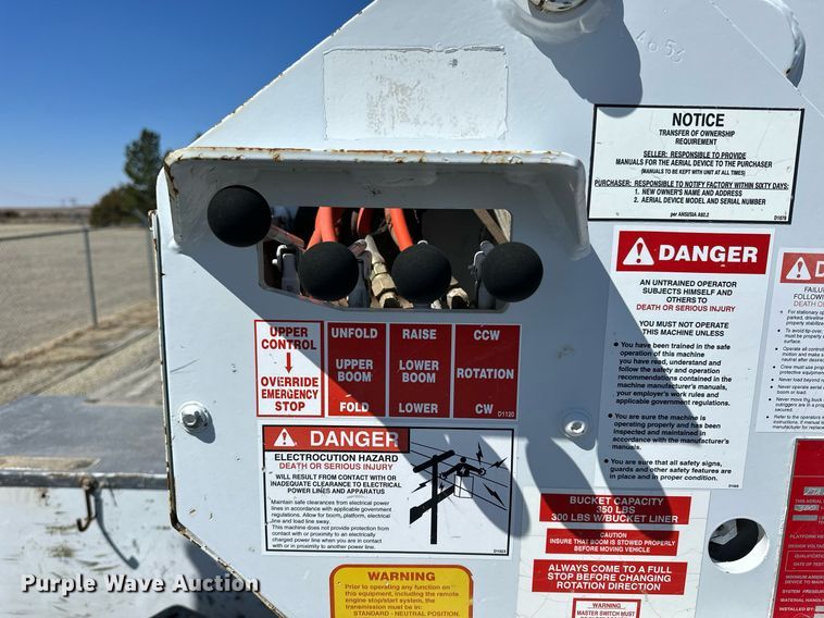 image for item LN9381 2014 Ford F450 Super Duty  bucket truck