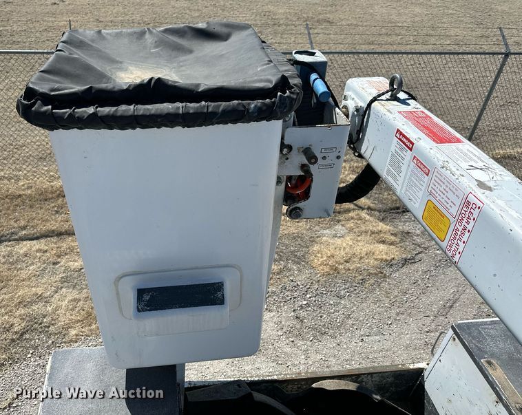 image for item LN9381 2014 Ford F450 Super Duty  bucket truck