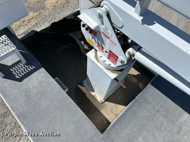 image for item LN9381 2014 Ford F450 Super Duty  bucket truck