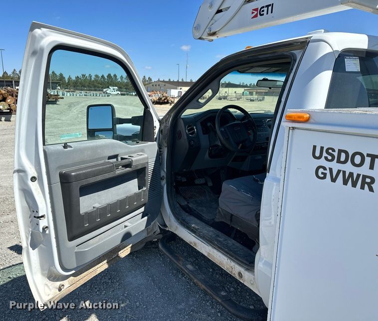 image for item LN9381 2014 Ford F450 Super Duty  bucket truck