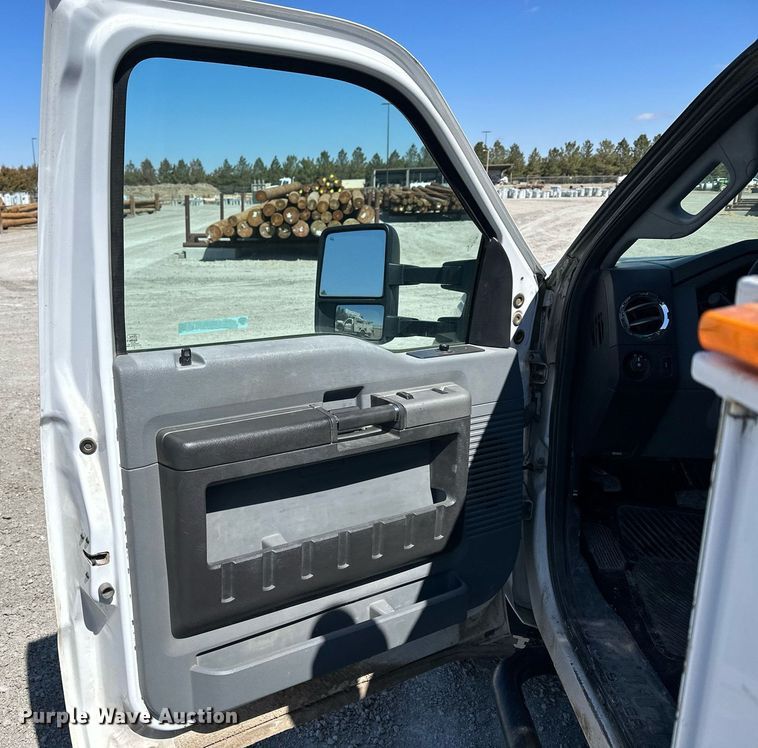 image for item LN9381 2014 Ford F450 Super Duty  bucket truck