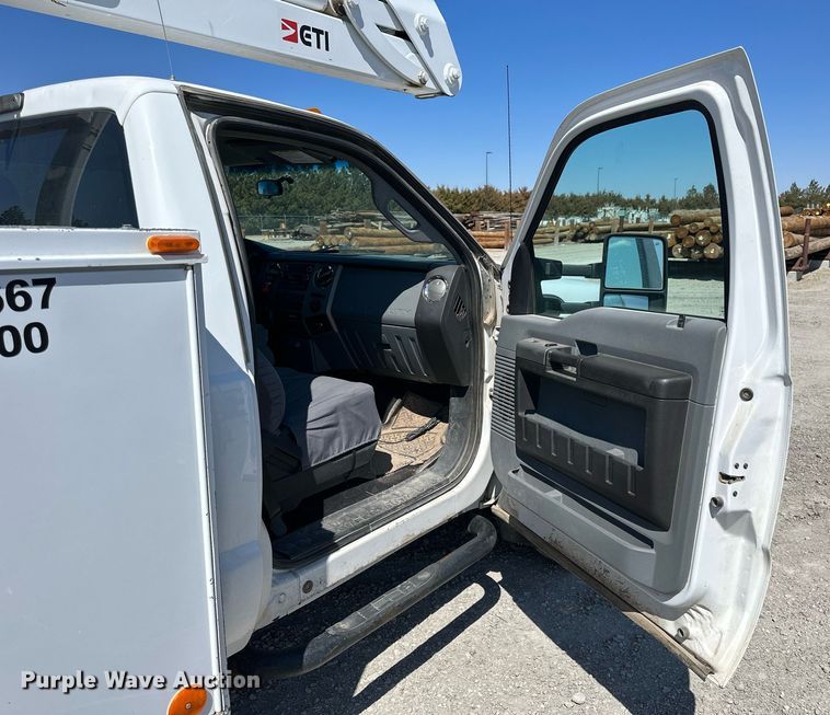 image for item LN9381 2014 Ford F450 Super Duty  bucket truck