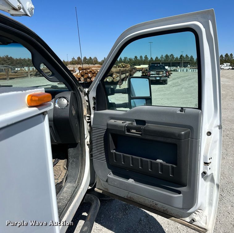 image for item LN9381 2014 Ford F450 Super Duty  bucket truck