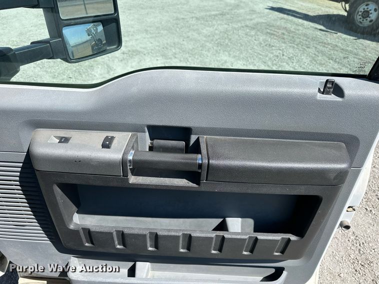 image for item LN9381 2014 Ford F450 Super Duty  bucket truck