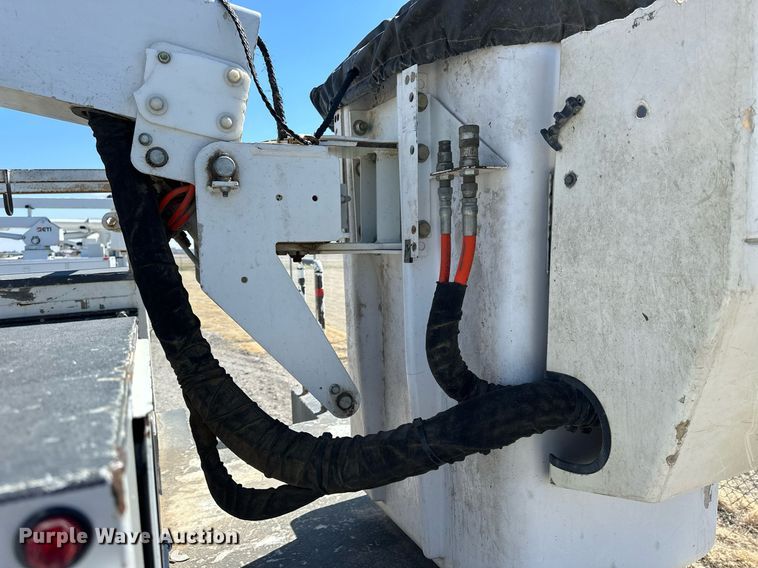 image for item LN9382 2012 Ford F550 Super Duty  bucket truck