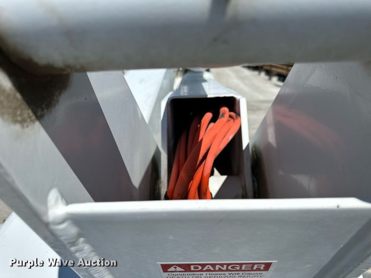 image for item LN9382 2012 Ford F550 Super Duty  bucket truck