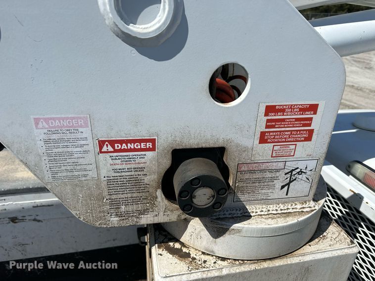 image for item LN9382 2012 Ford F550 Super Duty  bucket truck