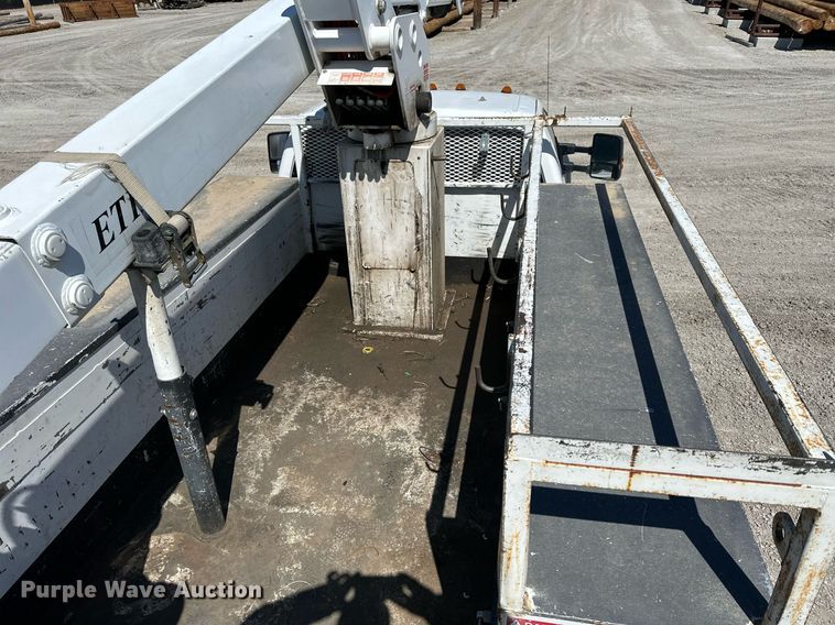 image for item LN9382 2012 Ford F550 Super Duty  bucket truck