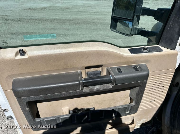 image for item LN9382 2012 Ford F550 Super Duty  bucket truck