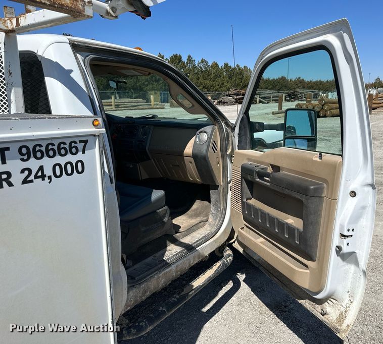 image for item LN9382 2012 Ford F550 Super Duty  bucket truck