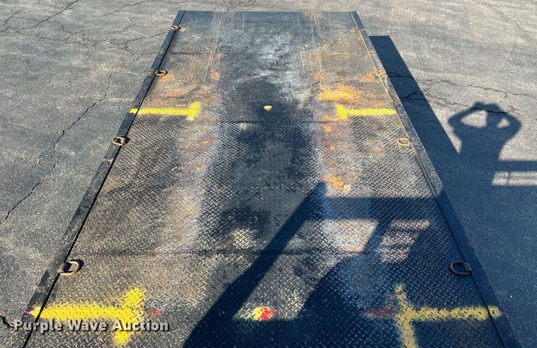 image for item LN9435 2016 Isuzu NPR HD  flatbed truck